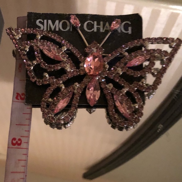 ⬇️Price Drop⬇️Simon Chang butterfly crystal brooch comes with gift box - Picture 3 of 5